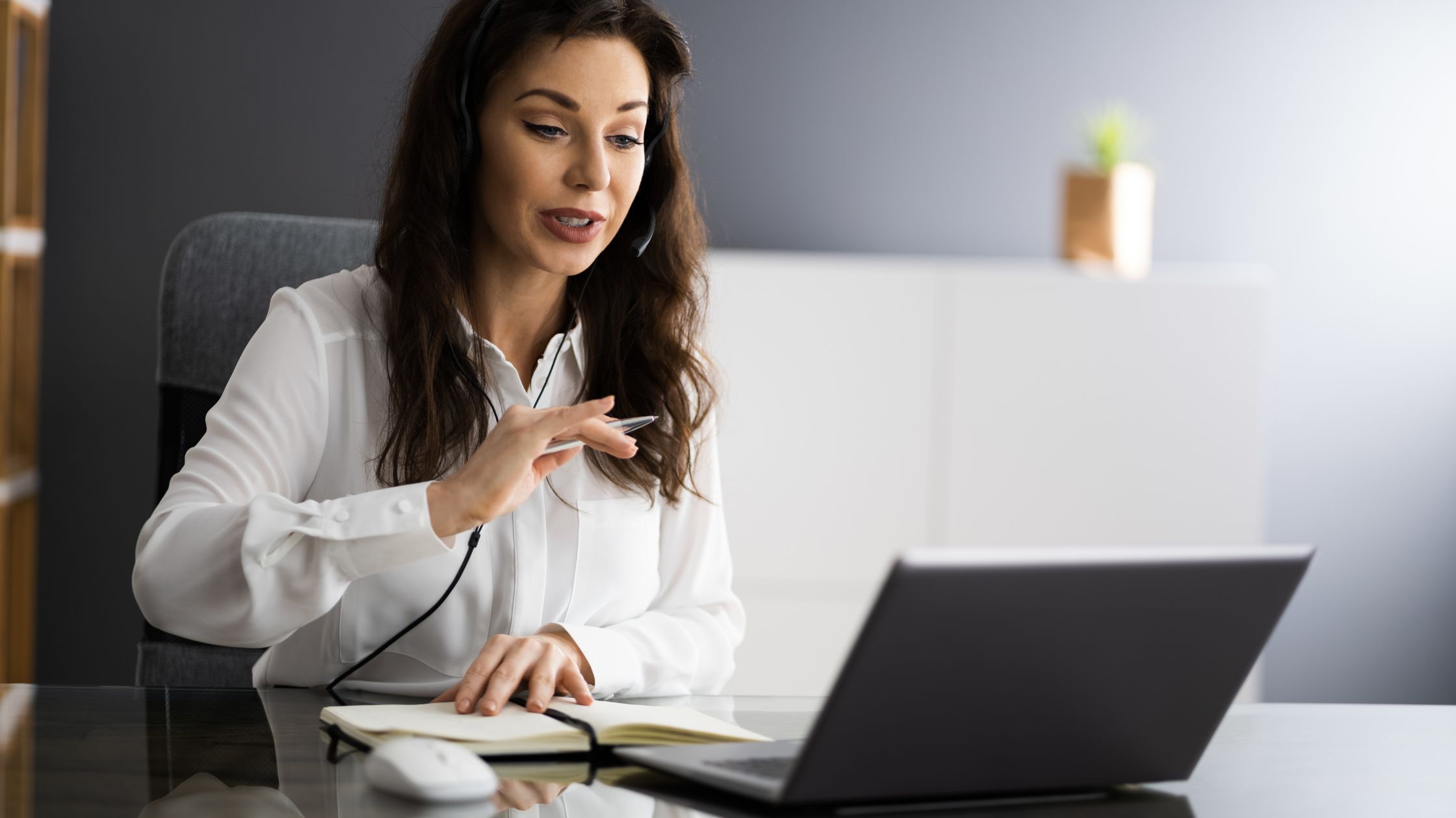 How Can a Virtual Assistant Help You This Holiday Season